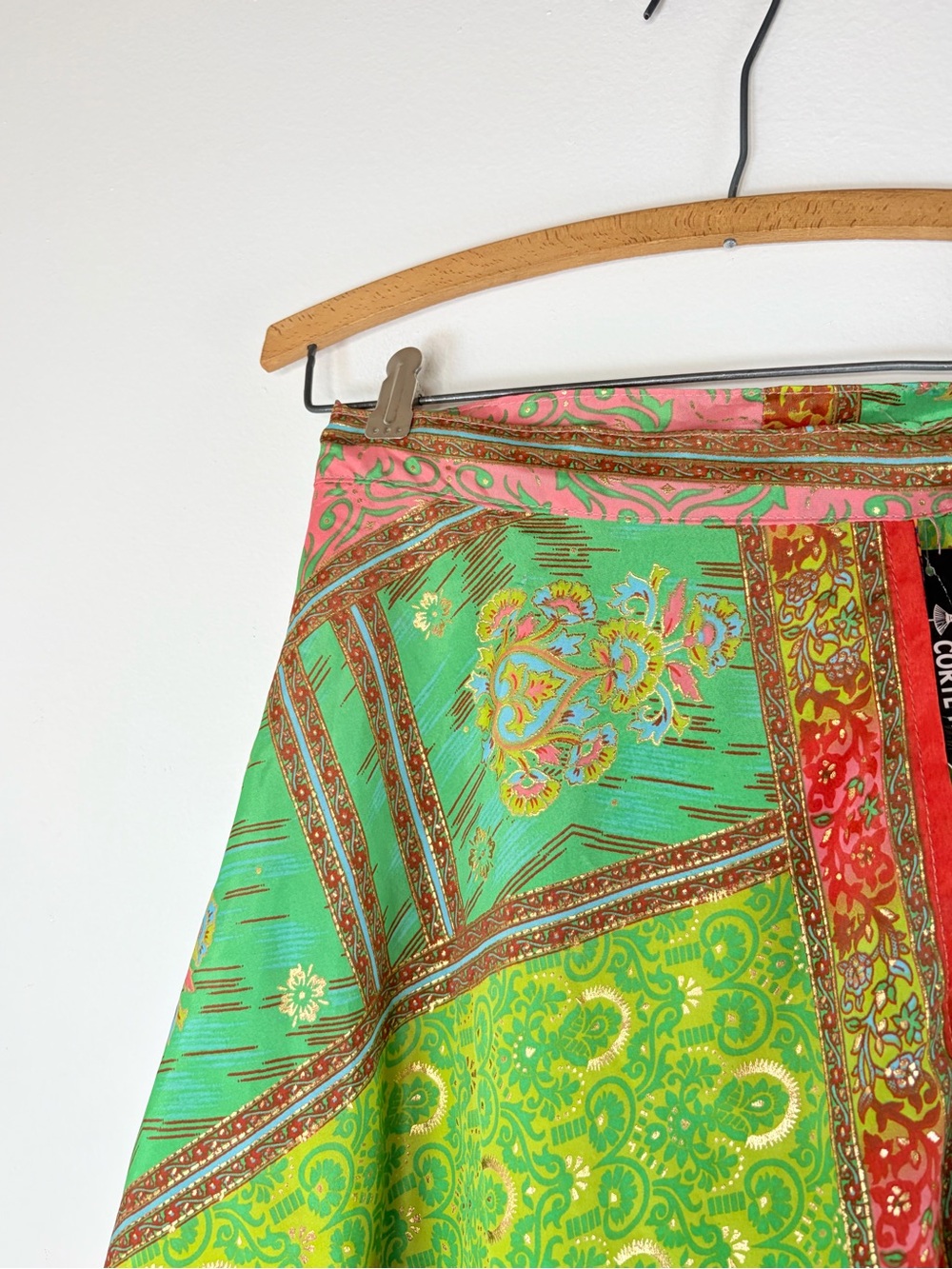 Corte Hindú Silk Mini Wrap Skirt One Size - Picture 5 of 8
